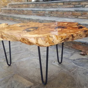 Роскошный столик из оливы для зоны отдыха